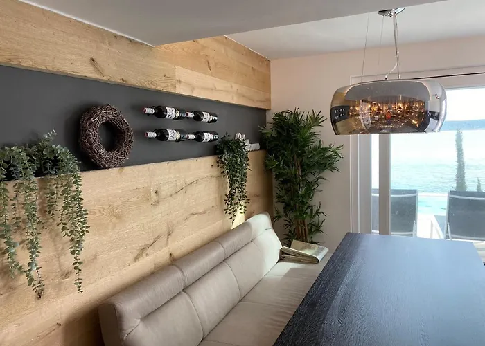 Od Moore * Starigrad Paklenica